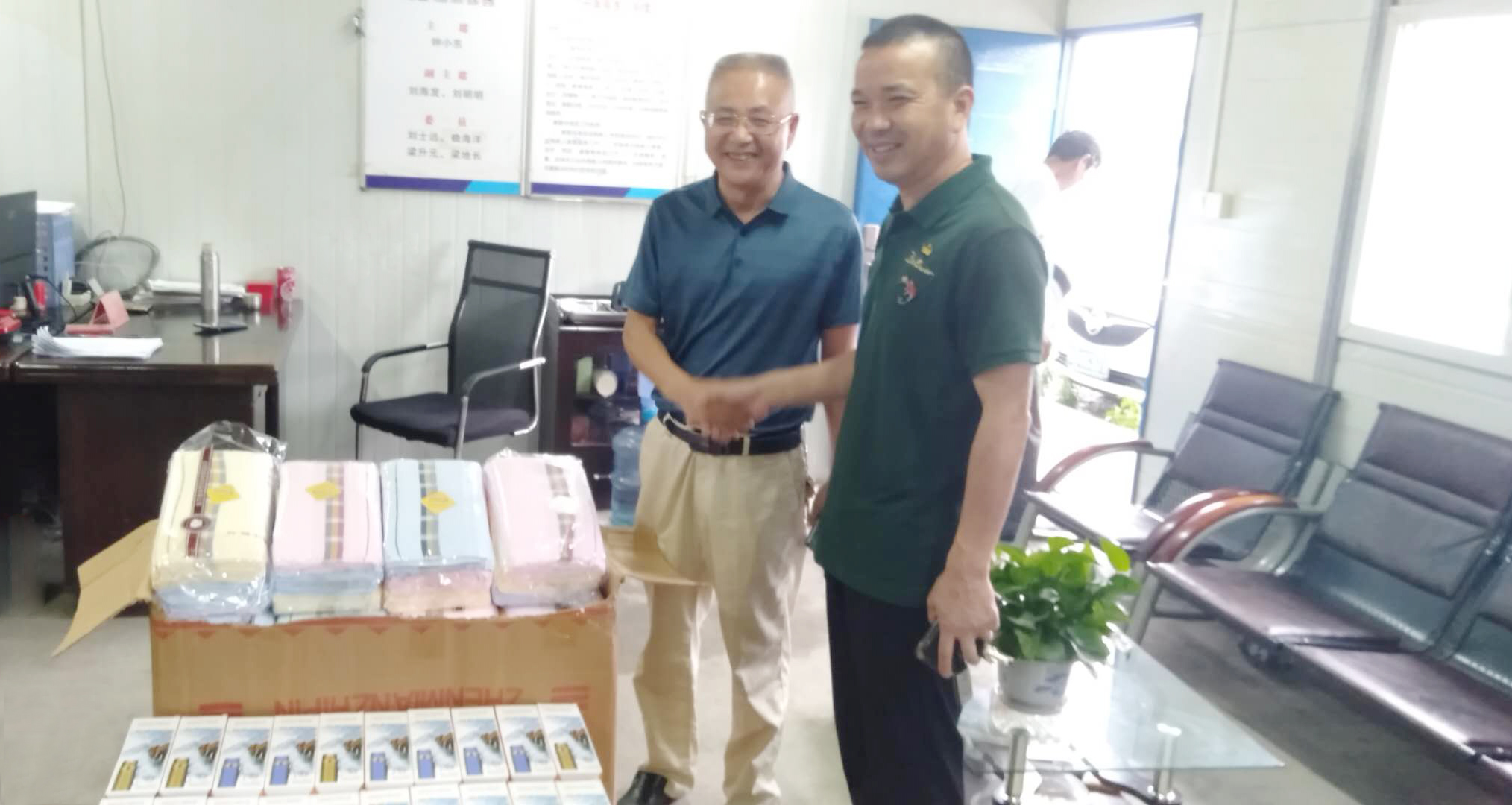 暖心！瑞金謝江溪市長和殘聯(lián)梁壽華理事長為我司殘疾人送愛心禮品